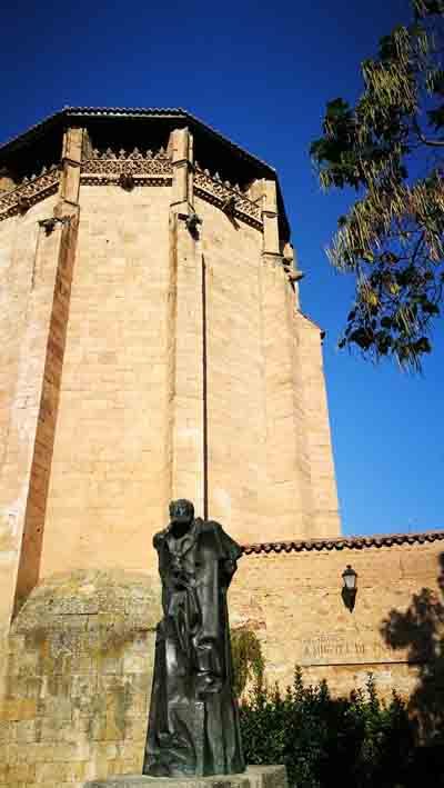 Estatua Unamuno email
